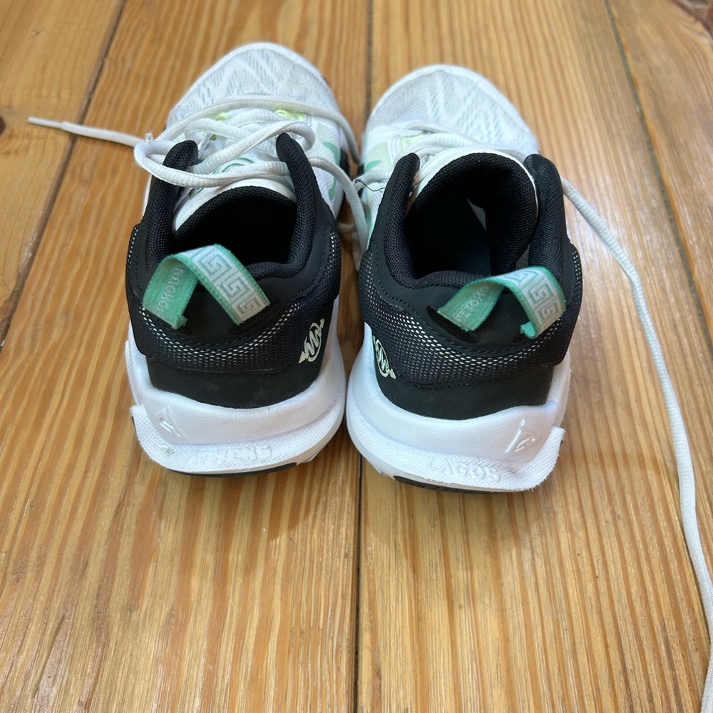 Kids Nike Tennis Shoes Size 3.5 - Picture 5 of 6